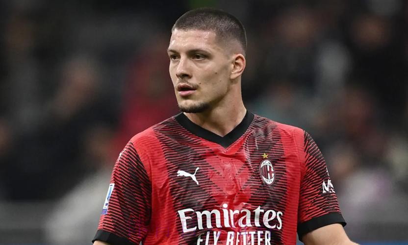 若工资问题可解决 米兰可能尝试先租后买约维奇 若工资问题可解决 米兰可能尝试先租后买约维奇